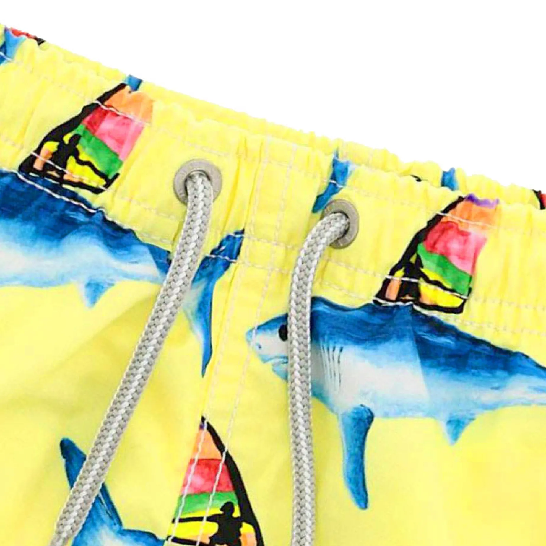 Mittellange Badeshorts mit Hai-Print