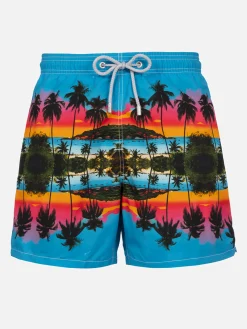 Mittellange Gustavia-Badeshorts für Herren mit Palmen-Landschaftsdruck | AI CO-CREATED DESIGN BY RICKDICK - POWERED BY RED-EYE