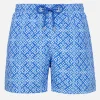 Mittellange Gustavia-Badeshorts für Herren mit geometrischem Majolika-Print