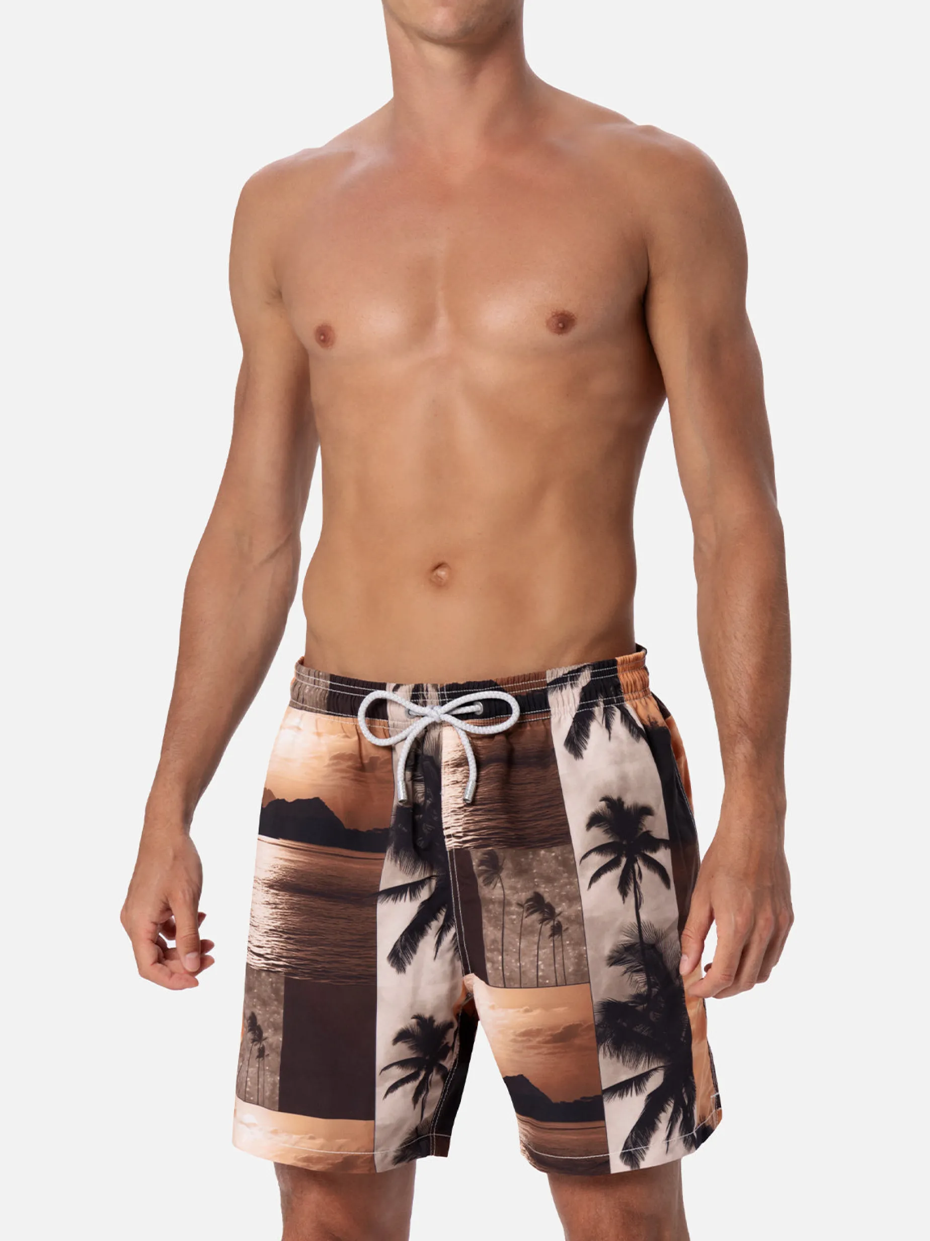 Mittellange Gustavia-Badeshorts für Herren mit Foto-Sonnenuntergang-Print | AI CO-CREATED DESIGN BY RICKDICK - POWERED BY RED-EYE