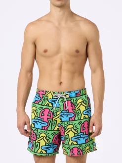 Mittellange Gustavia-Badeshorts für Herren mit platziertem Keith-Haring-Design | KEITH HARING SONDERAUSGABE