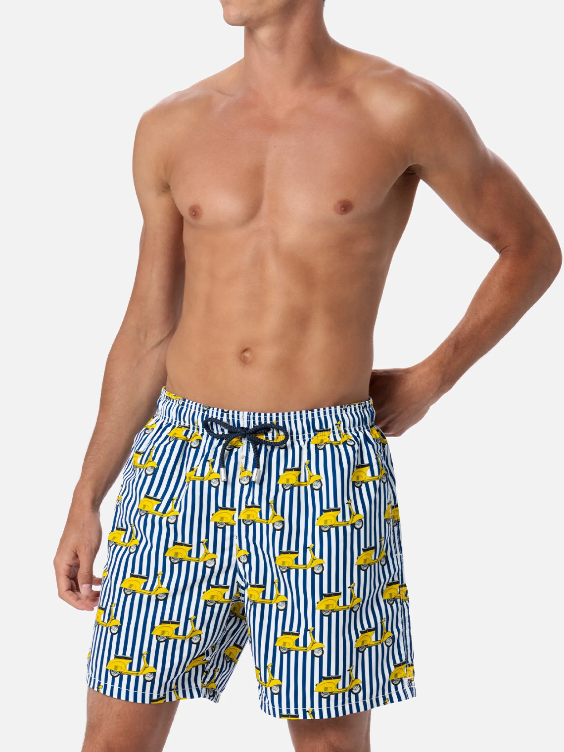 Mittellange Gustavia-Badeshorts für Herren mit Vespa-Aufdruck | VESPA-SONDEREDITION