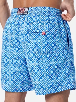 Mittellange Gustavia-Badeshorts für Herren mit geometrischem Majolika-Print