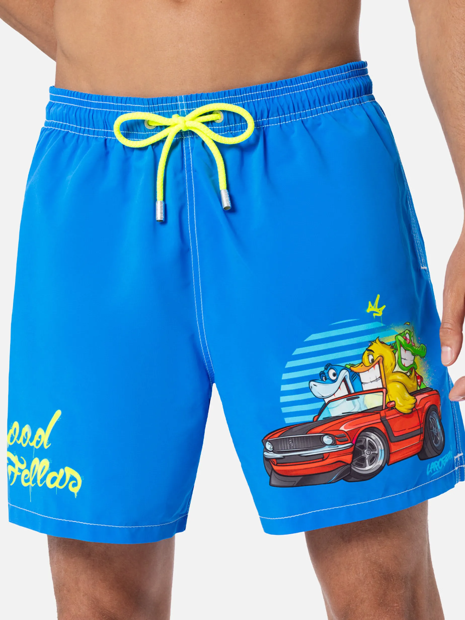 Mittellange Gustavia-Badeshorts für Herren mit platziertem Cryptopuppets-Aufdruck | CRYPTOPUPPET-SONDERAUSGABE