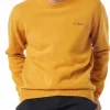 Ockergelber Herrenpullover mit Rundhalsausschnitt und St. Barth-Stickerei