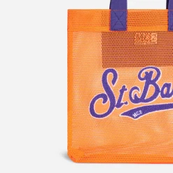 Orangefarbene Einkaufstasche aus Mesh mit Frottee-Stickerei vorne
