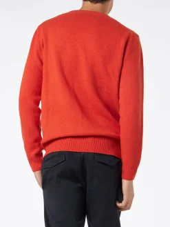 Orangefarbener Herrenpullover mit Rundhalsausschnitt und St. Barth-Stickerei