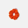 Orangefarbenes Crinkle-Scrunchie