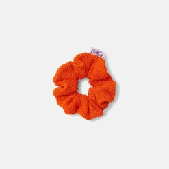 Orangefarbenes Crinkle-Scrunchie