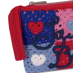 Parisienne-Häkelclutch mit Herzstickerei