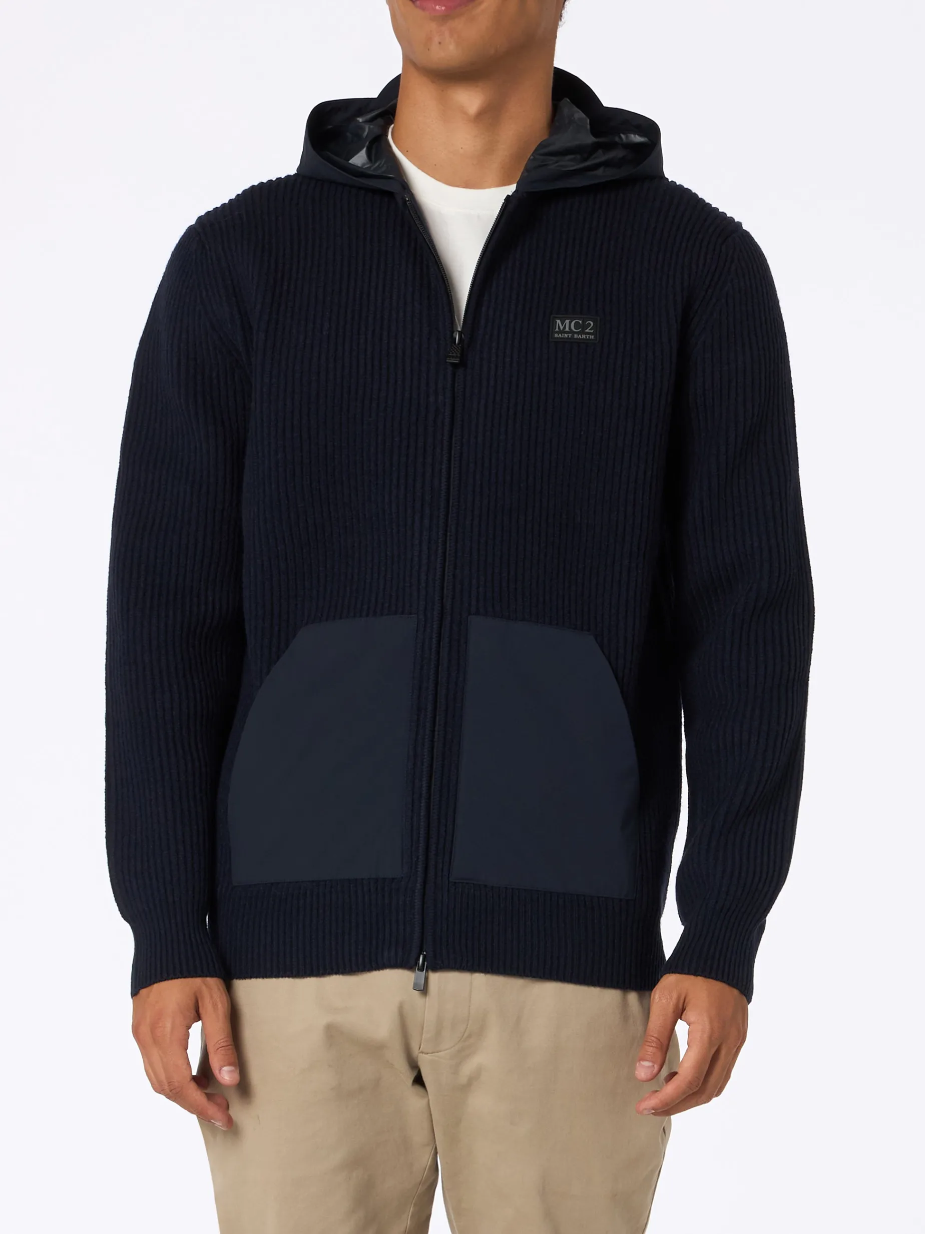 Pullover mit durchgehendem Reißverschluss von Wiberg mit Kapuze aus technischem Stoff und Taschen