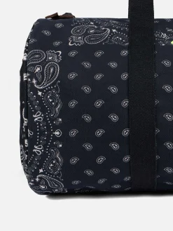 Reisetasche mit schwarzem Bandana-Aufdruck
