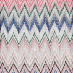 Rosa Strickkleid für Mädchen mit Chevronmuster
