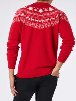 Roter Herrenpullover im norwegischen Stil