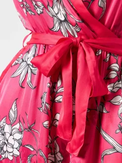 Roter kurzer Overall mit weißem Blumendruck