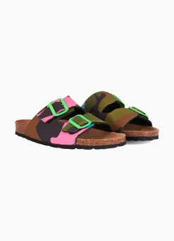 Sandalen mit mehrfarbigem Fluo-Camouflage-Print