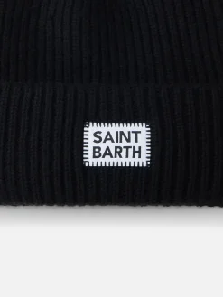Schwarze gerippte Damenmütze in Beerenfarbe mit St. Barth-Patch