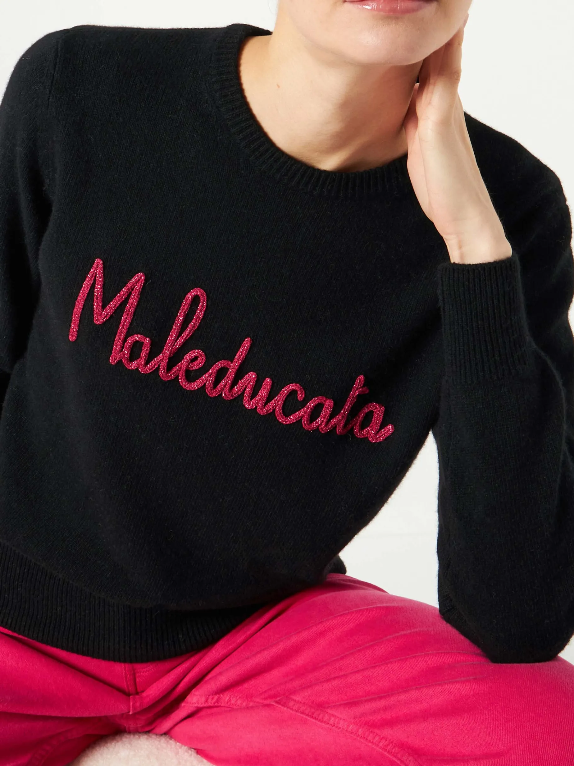 Schwarzer Damenpullover mit Maleducata Lurex-Stickerei