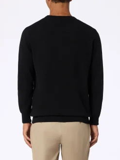 Schwarzer Herrenpullover Heron mit Stickerei „Non ci resta che sbocciare“.