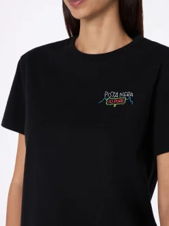 Schwarzes Damen-T-Shirt Emilie aus schwerer Baumwolle mit „Pista nera io pure“-Stickerei | INSULTI LUMINOSI SPECIAL EDITION