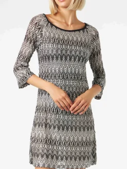 Schwarz-weiß gestricktes Chevron-Minikleid