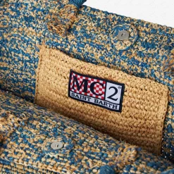 Tasche aus Bast in Blau und Weiß mit Stickerei vorne