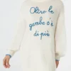 Ultraweiches Damenstrickkleid mit „Oltre le gambe c'è di più“-Stickerei | NIKI DJ SONDEREDITION
