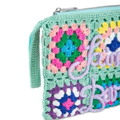 Wassergrüne Häkel-Clutch „Parisienne“ mit Saint-Barth-Stickerei