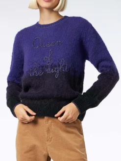 Weicher Damenpullover mit Rundhalsausschnitt und „Queen of the Night“-Stickerei