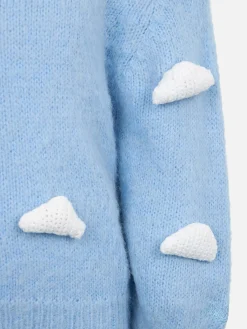 Weicher Mädchenpullover Danya Jr in kastiger Form mit gehäkelten 3D-Wolken-Patches