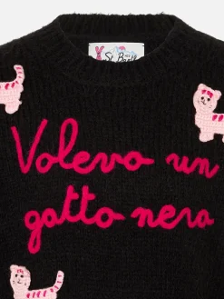 Weicher Mädchenpullover mit Rundhalsausschnitt, gehäkeltem Katzenaufnäher und Volevo un Gatto Nero-Stickerei