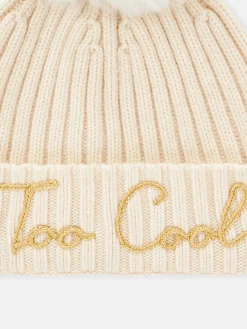 Weiße Damenmütze mit Too Cool-Stickerei und Pompon