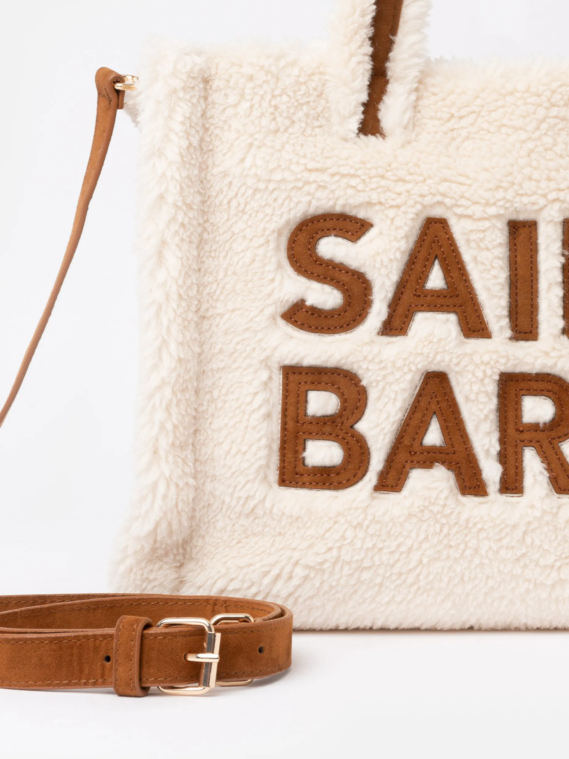 Weiße Soft Bag Small aus Teddyfell mit Saint Barth-Logo und Schultergurt