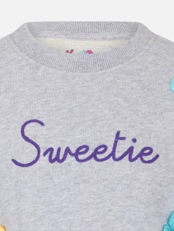 Weißes Mädchen-Sweatshirt mit Rundhalsausschnitt und Süßigkeiten-Aufnähern