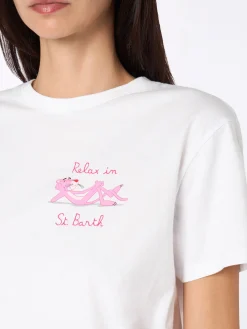 Weißes Rundhals-T-Shirt Emiilie aus Baumwolljersey für Damen mit Stickerei „Relax in St. Barth“ | PINK PANTHER SPECIAL EDITION